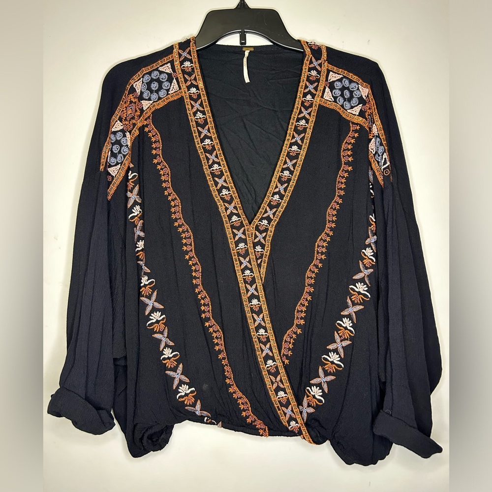 Free People Crescent Moon Embroidered Beaded Top size XS.
SKU A40 - Picture 2 of 7